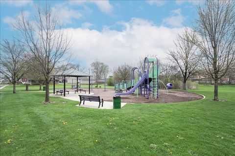 Tiny photo for 814 Oriole Drive, Streamwood, IL 60107 (MLS # 12617744)