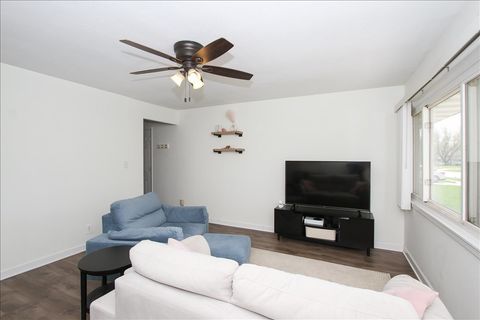 Tiny photo for 814 Oriole Drive, Streamwood, IL 60107 (MLS # 12617744)