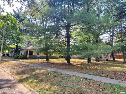 Tiny photo for 504 N ALMOND Street, Carbondale, IL 62901 (MLS # EB458463)