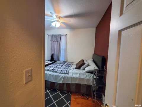 Tiny photo for 504 N ALMOND Street, Carbondale, IL 62901 (MLS # EB458463)