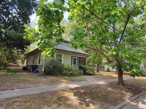 Tiny photo for 504 N ALMOND Street, Carbondale, IL 62901 (MLS # EB458463)