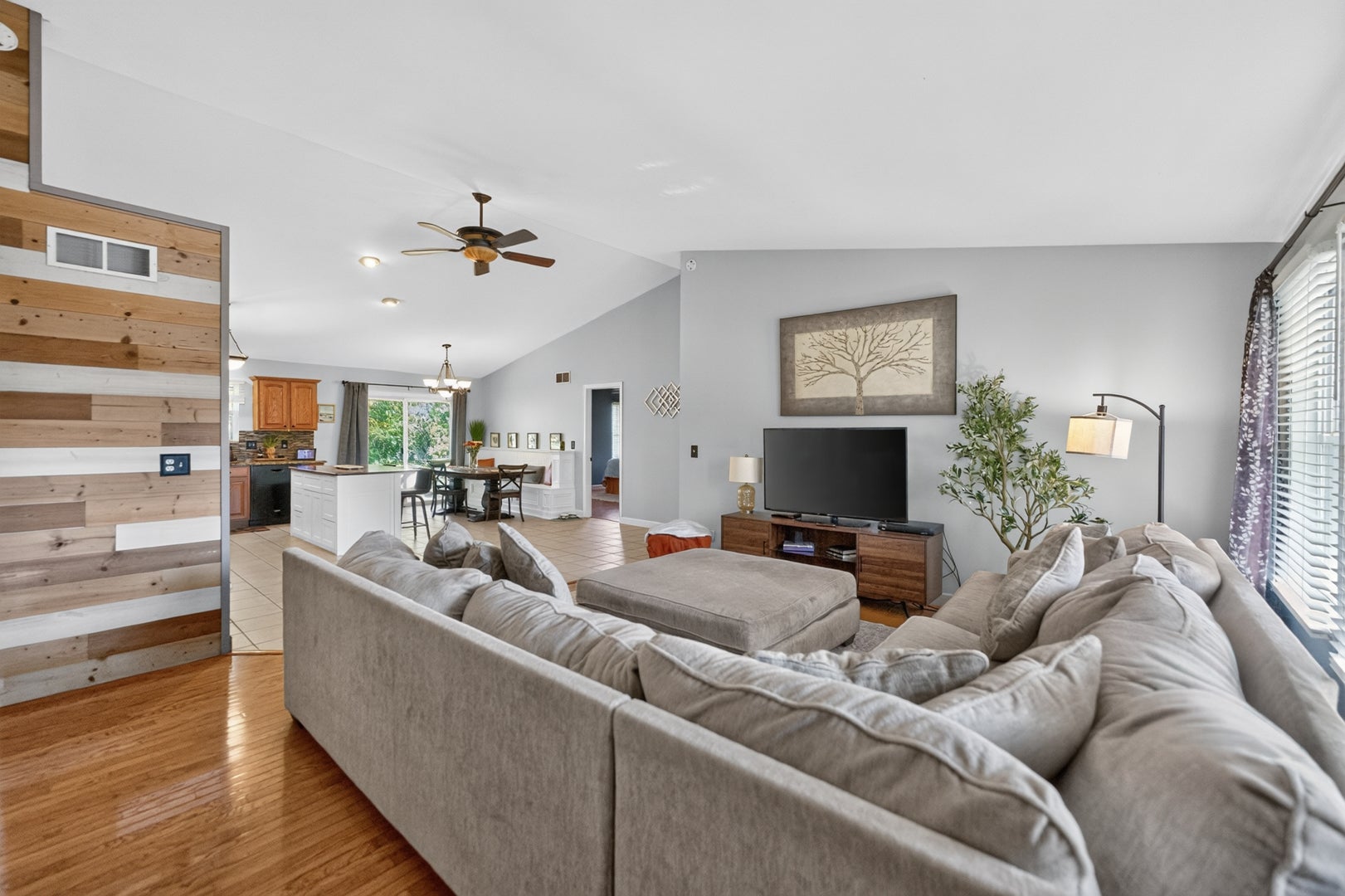909 N Oak Creek Drive