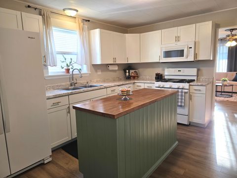 Tiny photo for 174 N Elm Street, Herscher, IL 60941 (MLS # 12596252)