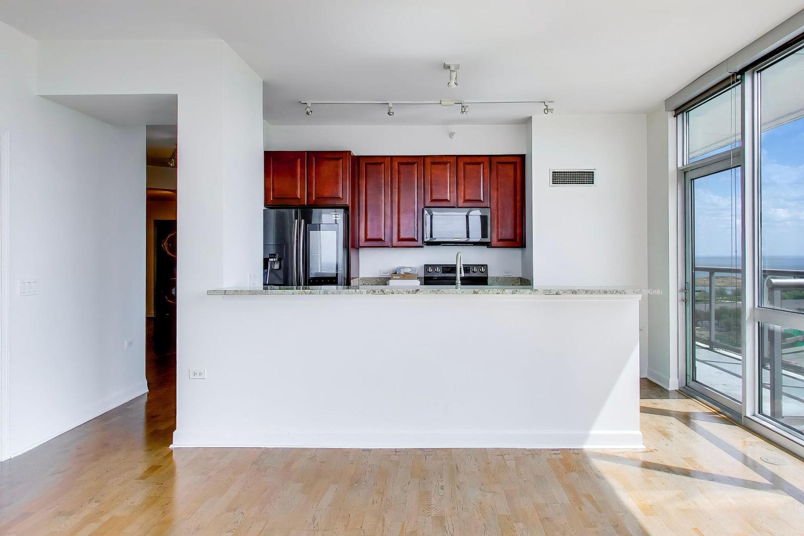 1629 S Prairie Avenue 1806