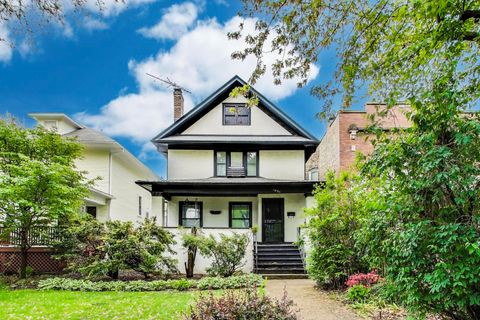 1831 W Greenleaf Avenue Chicago IL 60626