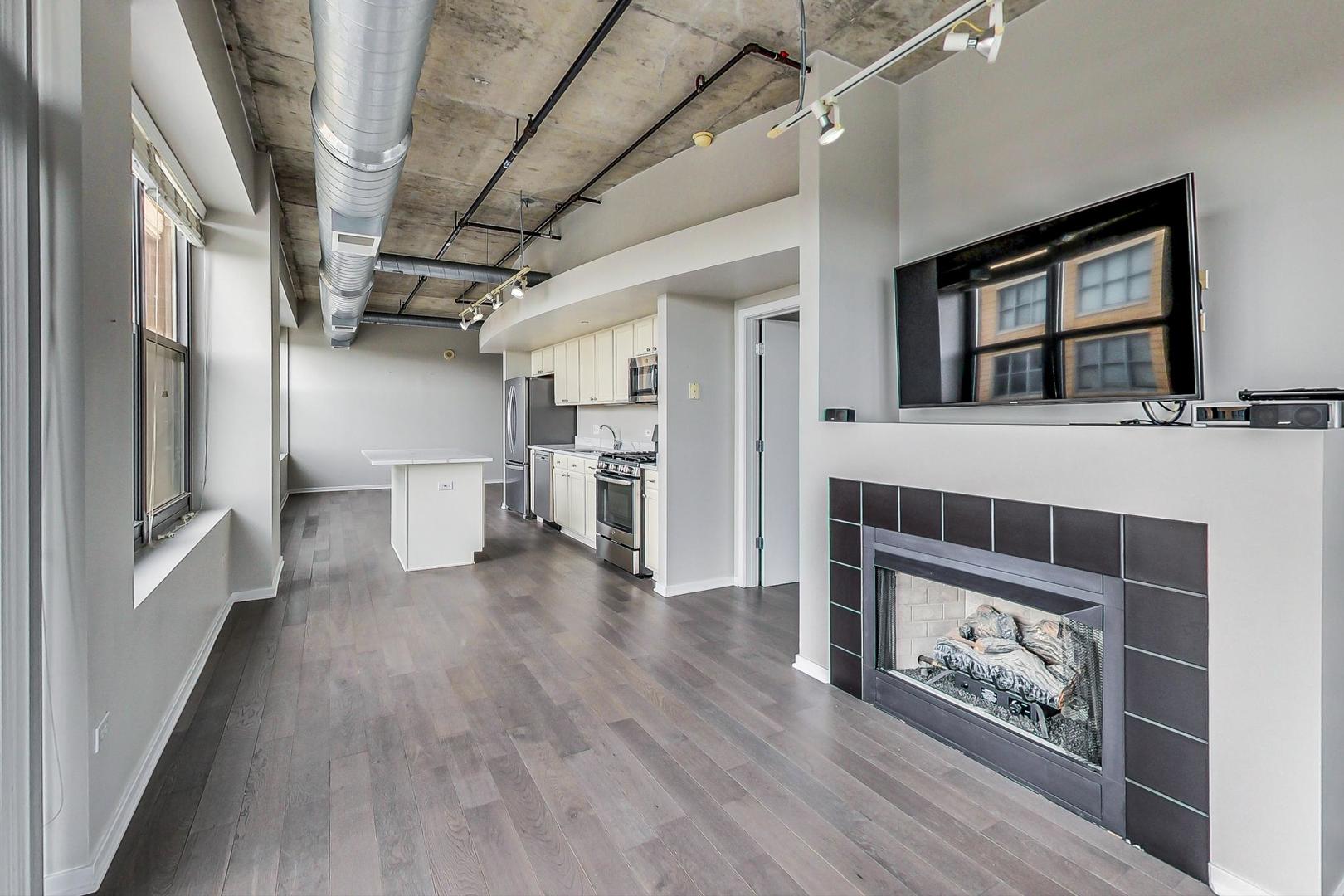 933 W Van Buren Street 616