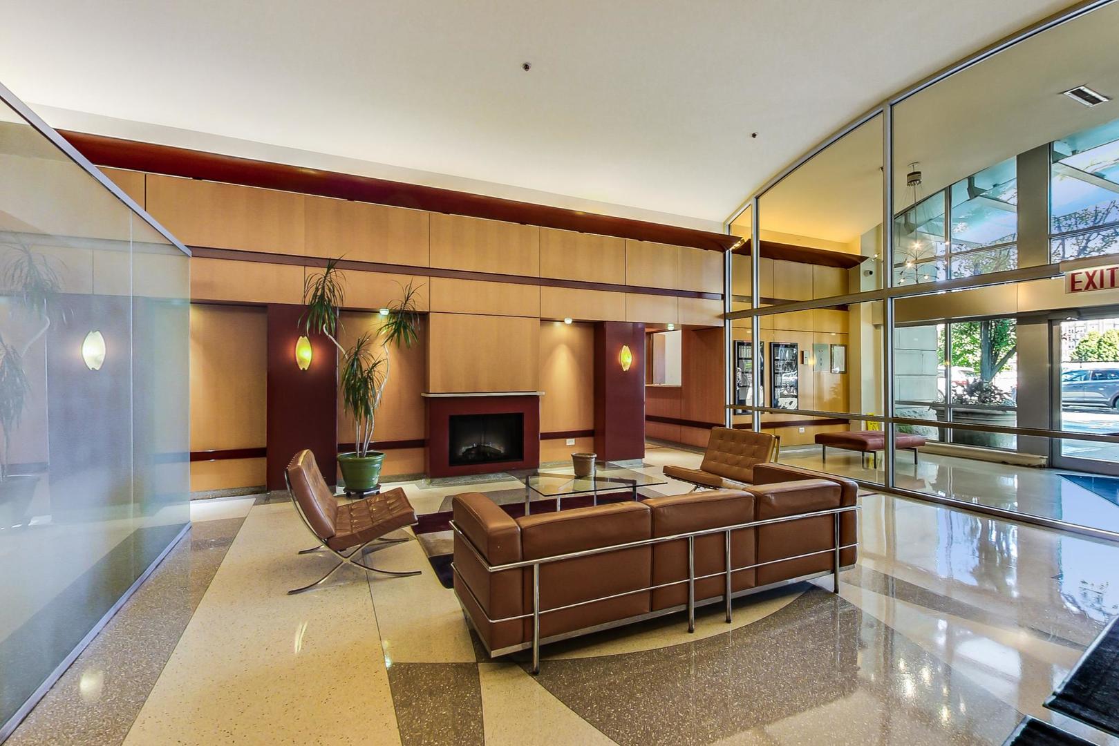 933 W Van Buren Street 616