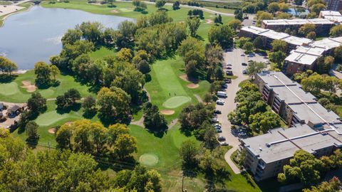 Tiny photo for 945 E Kenilworth Avenue #318, Palatine, IL 60074 (MLS # 12477619)