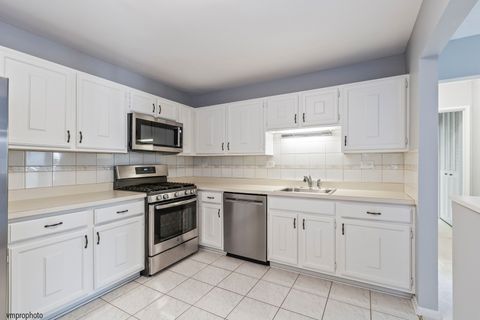 Tiny photo for 945 E Kenilworth Avenue #318, Palatine, IL 60074 (MLS # 12477619)