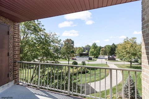 Tiny photo for 945 E Kenilworth Avenue #318, Palatine, IL 60074 (MLS # 12477619)