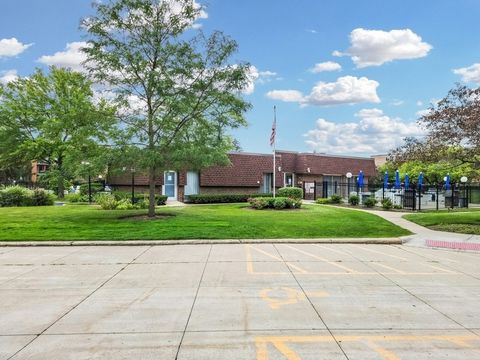 Tiny photo for 945 E Kenilworth Avenue #318, Palatine, IL 60074 (MLS # 12477619)