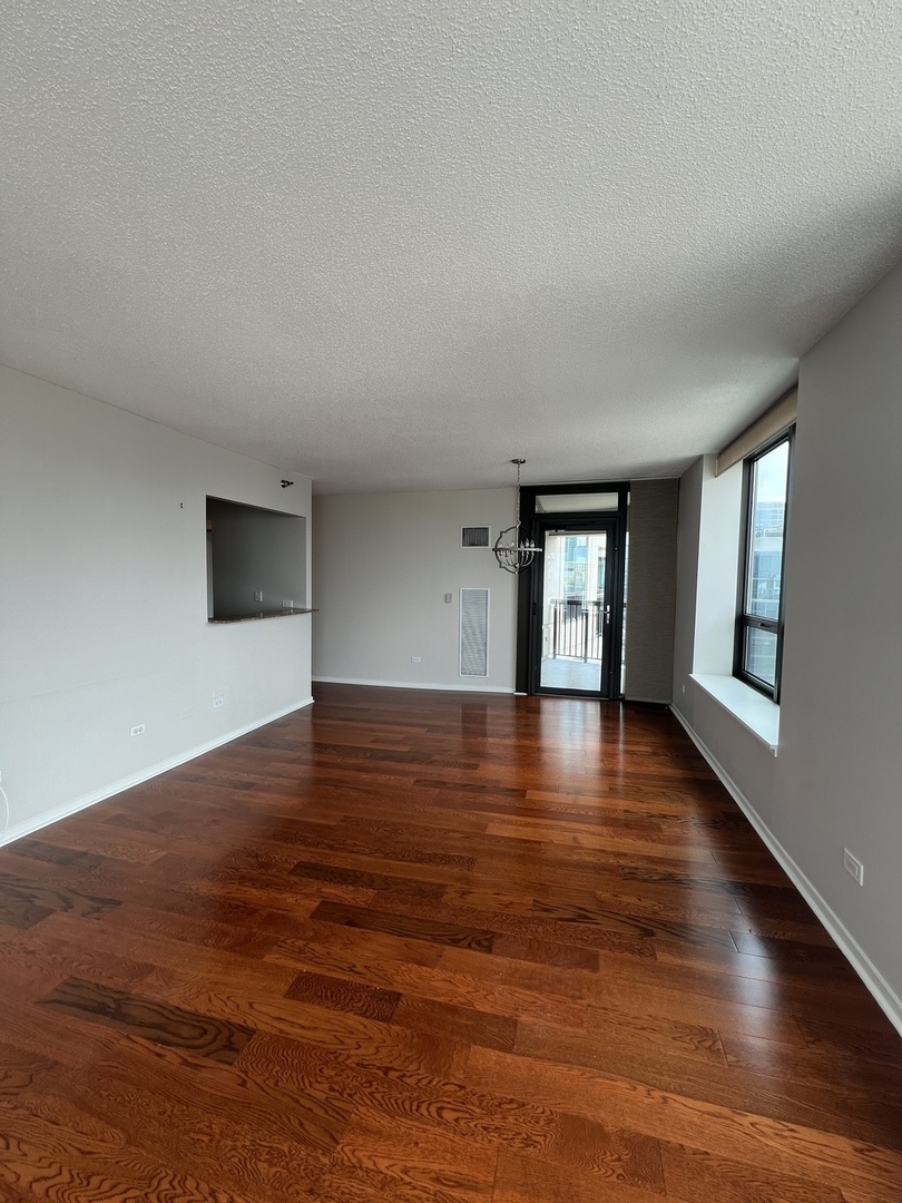 400 N LaSalle Drive 2910