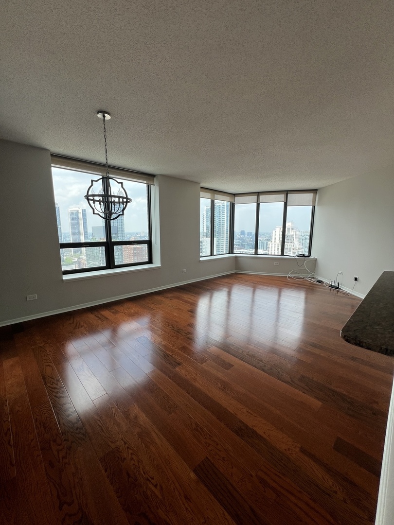 400 N LaSalle Drive 2910