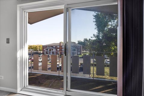 Tiny photo for 25 E Palatine Road #303, Arlington Heights, IL 60004 (MLS # 12506906)