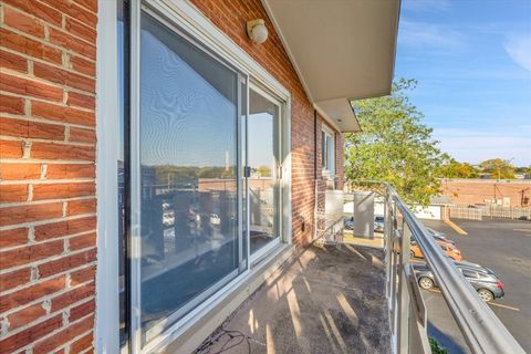 Tiny photo for 25 E Palatine Road #303, Arlington Heights, IL 60004 (MLS # 12506906)