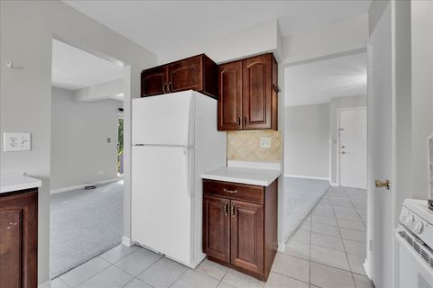 Tiny photo for 25 E Palatine Road #303, Arlington Heights, IL 60004 (MLS # 12506906)