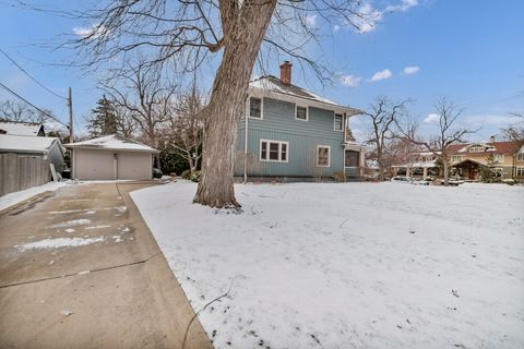 Tiny photo for 605 N 3rd Avenue, St. Charles, IL 60174 (MLS # 12562039)