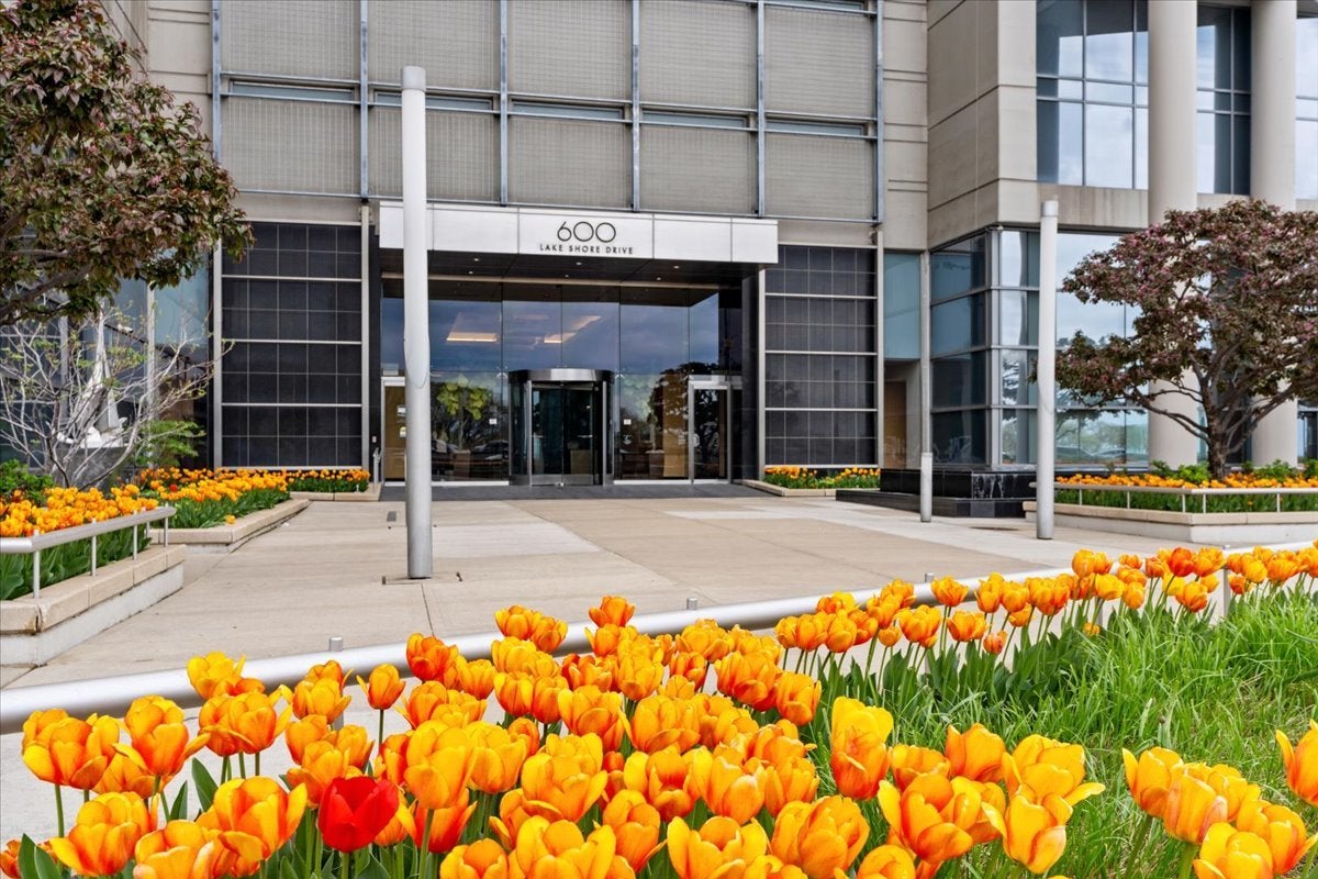 600 N LAKE SHORE Drive 3301