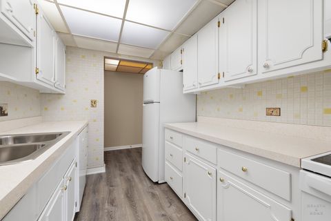 Tiny photo for 5300 Walnut Avenue #12B, Downers Grove, IL 60515 (MLS # 12501888)