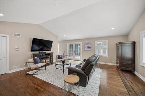 Tiny photo for 586 Earl Drive, Northfield, IL 60093 (MLS # 12692423)