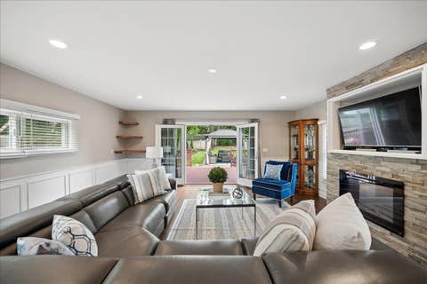 Tiny photo for 586 Earl Drive, Northfield, IL 60093 (MLS # 12692423)