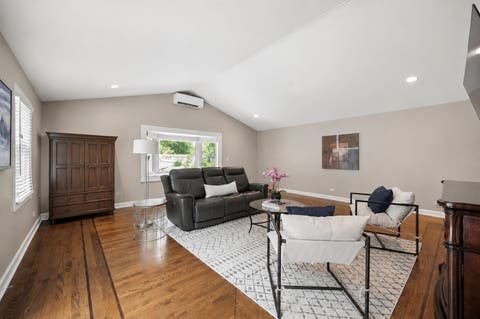 Tiny photo for 586 Earl Drive, Northfield, IL 60093 (MLS # 12692423)