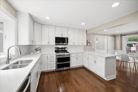 Tiny photo for 586 Earl Drive, Northfield, IL 60093 (MLS # 12692423)