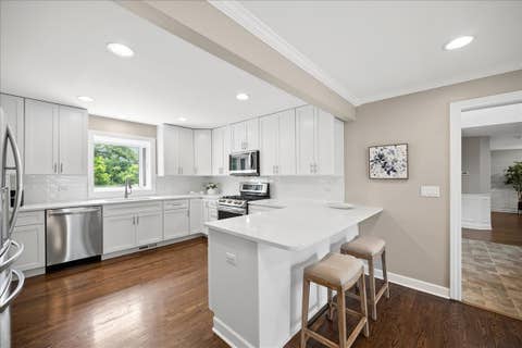 Tiny photo for 586 Earl Drive, Northfield, IL 60093 (MLS # 12692423)