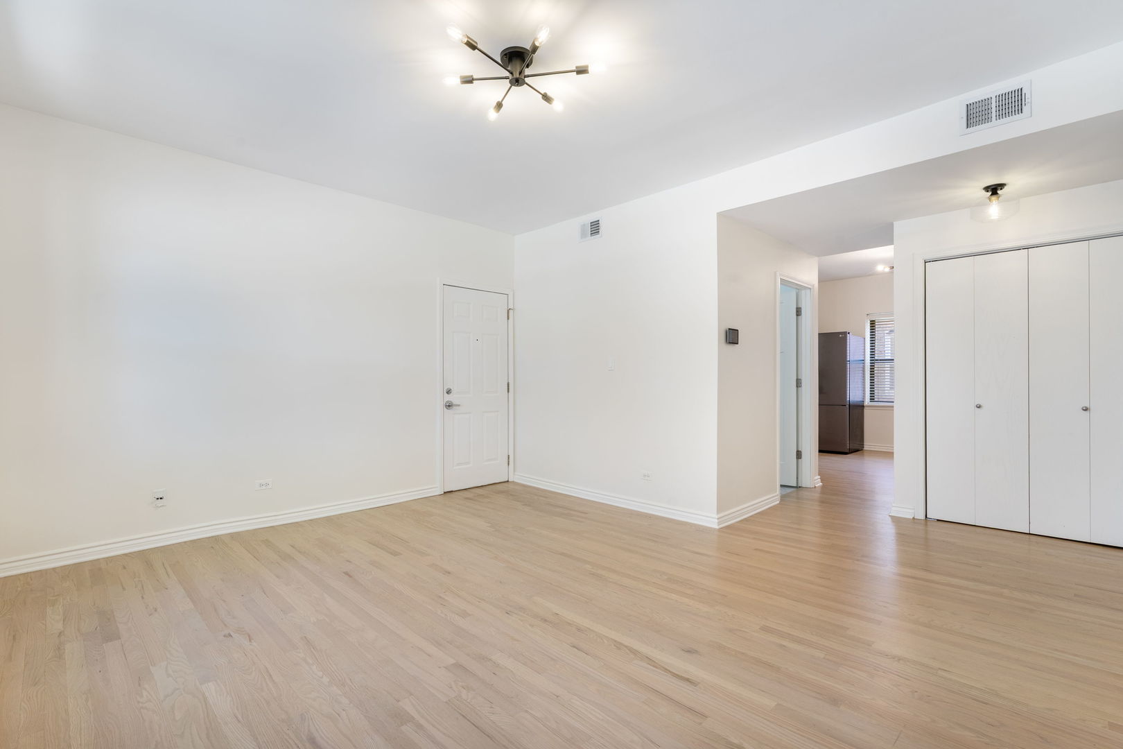39 N Paulina Street 1