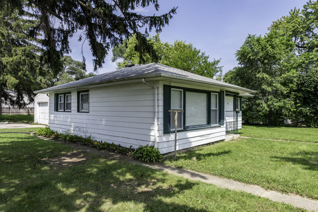 1724 Lyons Court
