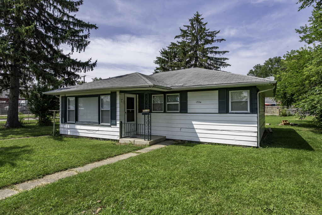 1724 Lyons Court