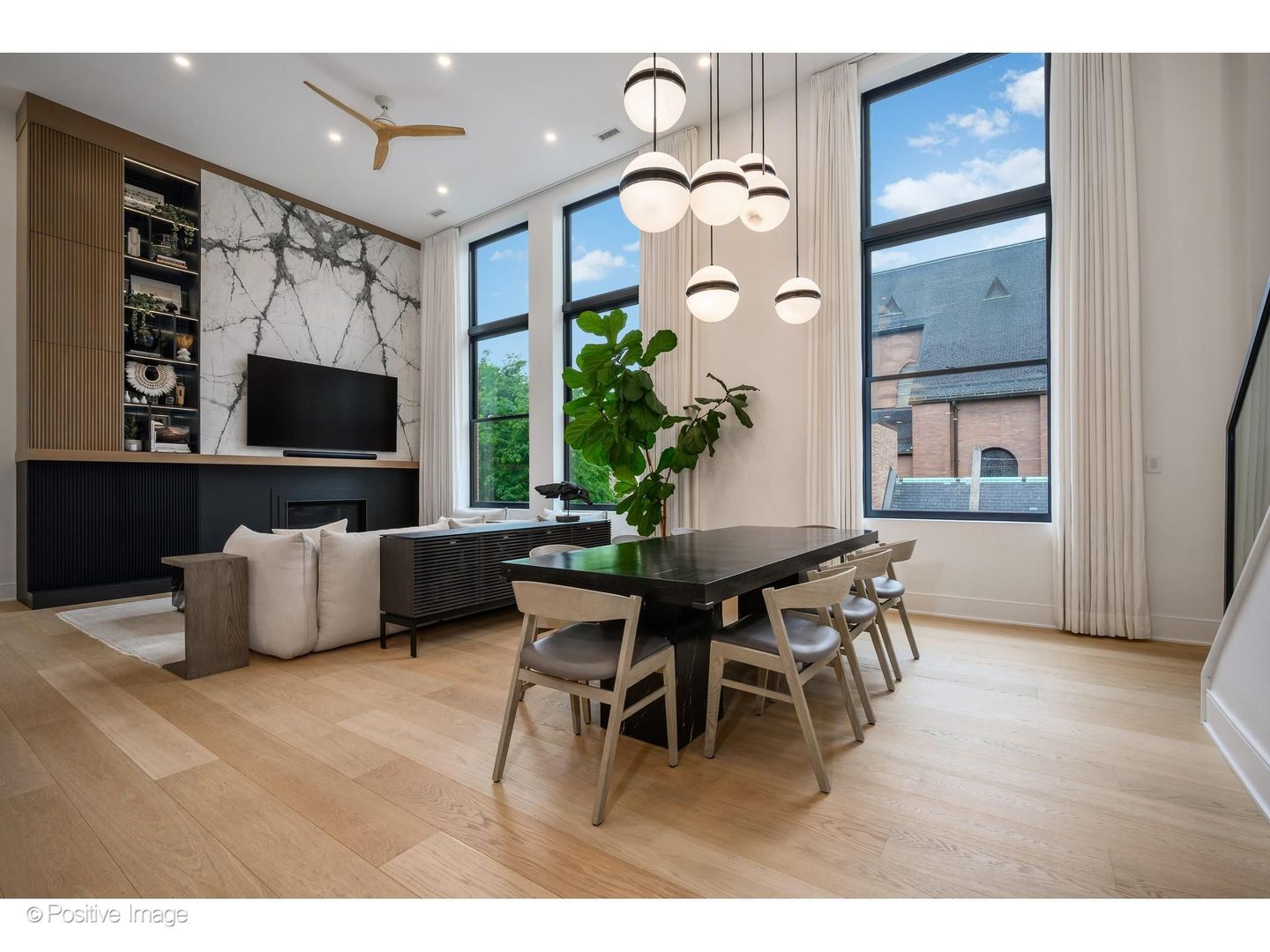 1660 N Hudson Avenue 3D