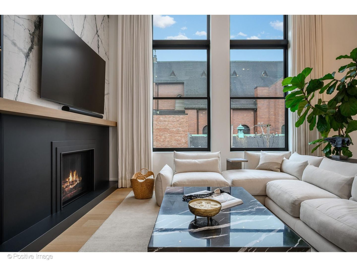1660 N Hudson Avenue 3D