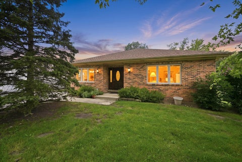 Photo of 709 Jenkisson Avenue, Lake Bluff, IL 60044 (MLS # 12746030)