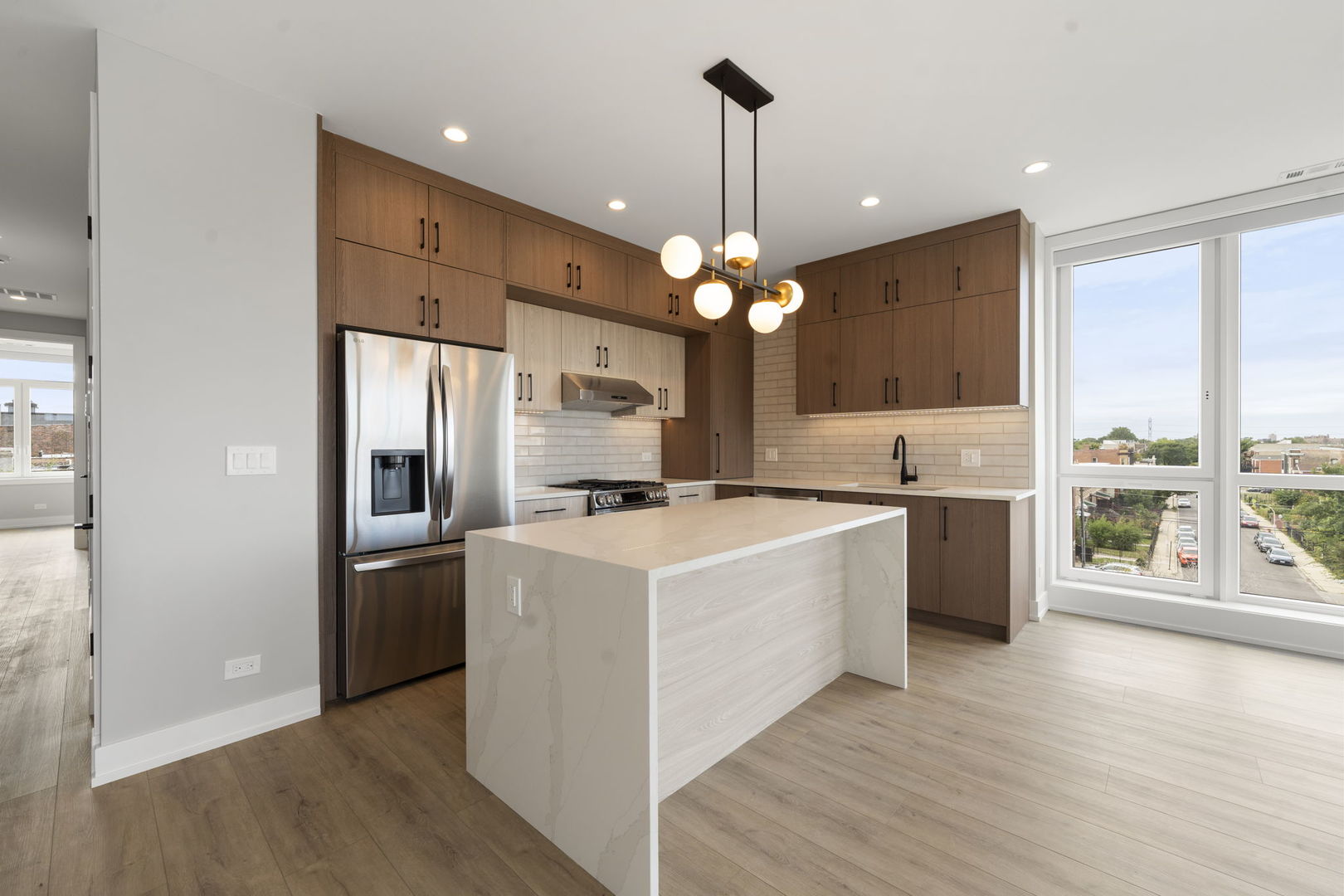 2355 W Flournoy Street 402