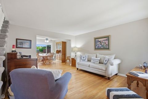 Tiny photo for 542 Cress Creek Court, Crystal Lake, IL 60014 (MLS # 12643581)