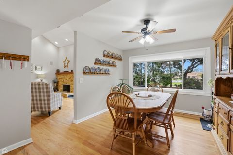 Tiny photo for 542 Cress Creek Court, Crystal Lake, IL 60014 (MLS # 12643581)