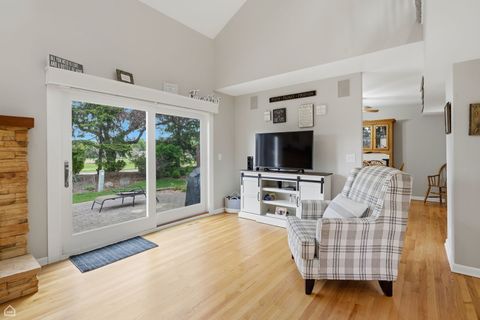 Tiny photo for 542 Cress Creek Court, Crystal Lake, IL 60014 (MLS # 12643581)