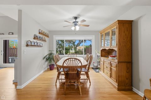 Tiny photo for 542 Cress Creek Court, Crystal Lake, IL 60014 (MLS # 12643581)