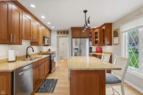 Tiny photo for 542 Cress Creek Court, Crystal Lake, IL 60014 (MLS # 12643581)