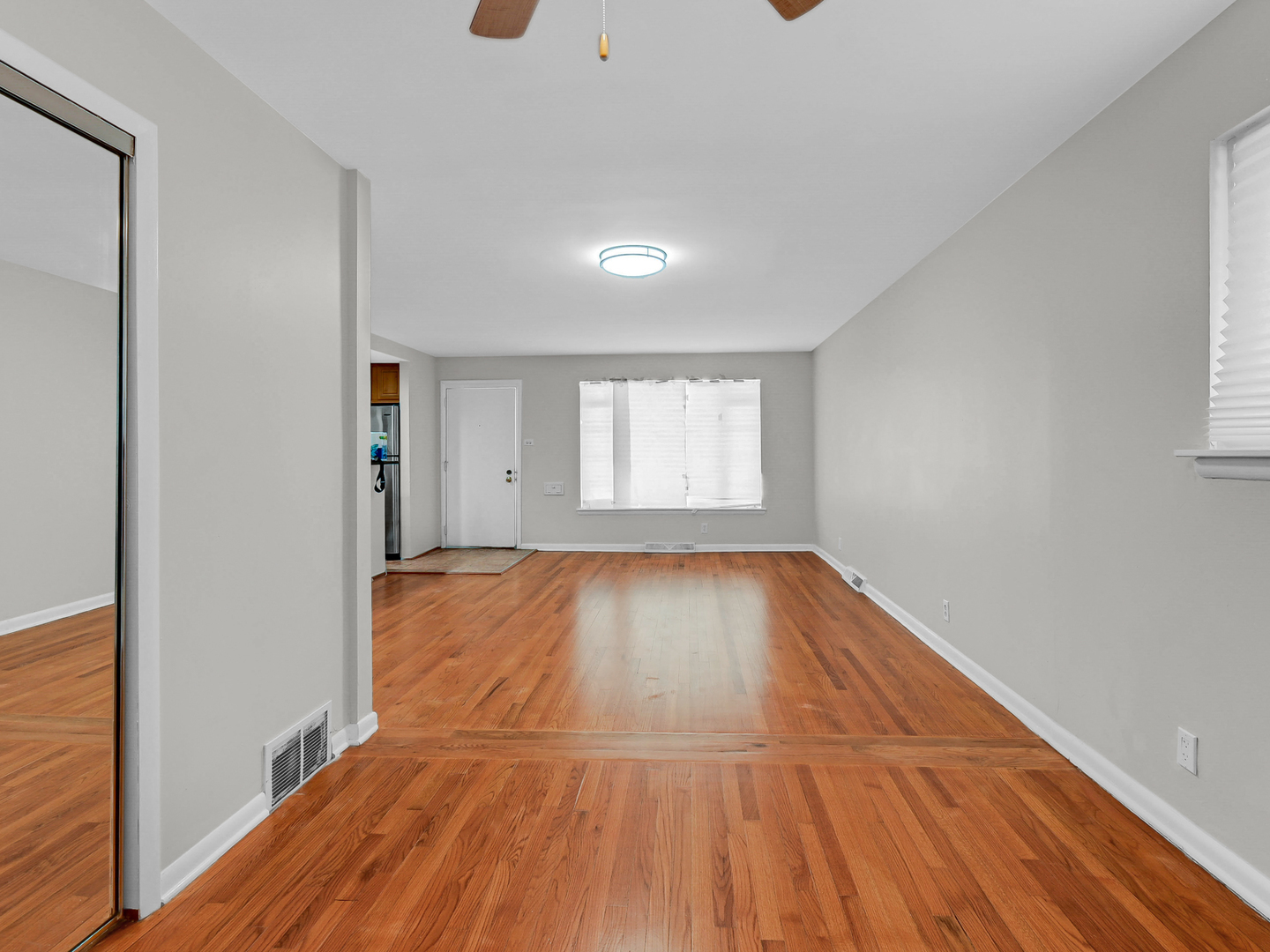 8844 S Prairie Avenue