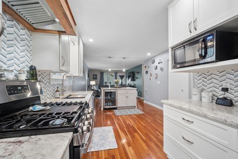 Tiny photo for 892 Manchester Course, Geneva, IL 60134 (MLS # 12616331)