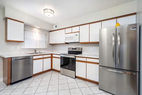 Tiny photo for 9448 BAY COLONY Drive #3S, Des Plaines, IL 60016 (MLS # 12584642)