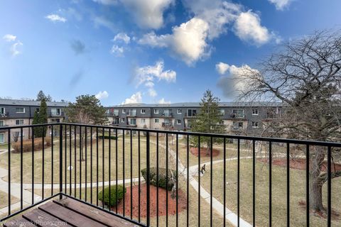 Tiny photo for 9448 BAY COLONY Drive #3S, Des Plaines, IL 60016 (MLS # 12584642)