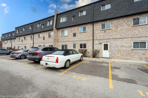 Tiny photo for 9448 BAY COLONY Drive #3S, Des Plaines, IL 60016 (MLS # 12584642)