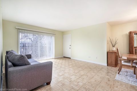 Tiny photo for 9448 BAY COLONY Drive #3S, Des Plaines, IL 60016 (MLS # 12584642)