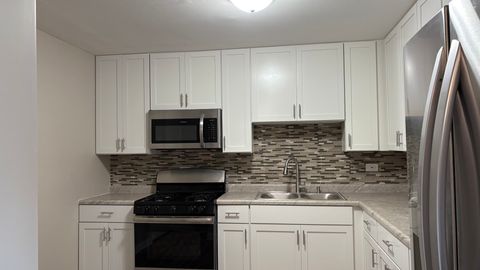 Tiny photo for 8808 N Leslie Lane #2F, Des Plaines, IL 60016 (MLS # 12494528)