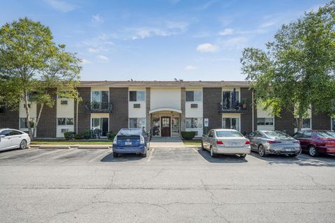 Photo of 8808 N Leslie Lane #2F, Des Plaines, IL 60016 (MLS # 12494528)