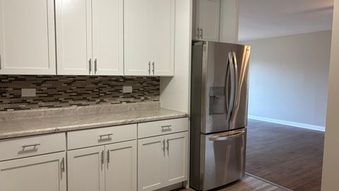 Tiny photo for 8808 N Leslie Lane #2F, Des Plaines, IL 60016 (MLS # 12494528)