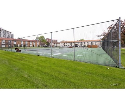Tiny photo for 8808 N Leslie Lane #2F, Des Plaines, IL 60016 (MLS # 12494528)